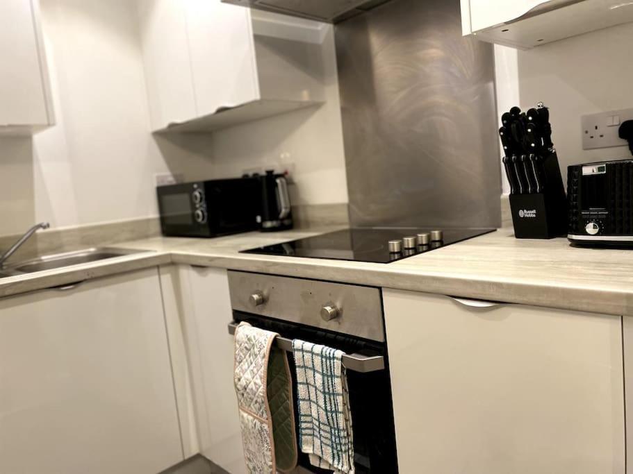 City Centered 2 Bed Serviced Apartment- Sherpa Homes Swindon Exterior foto
