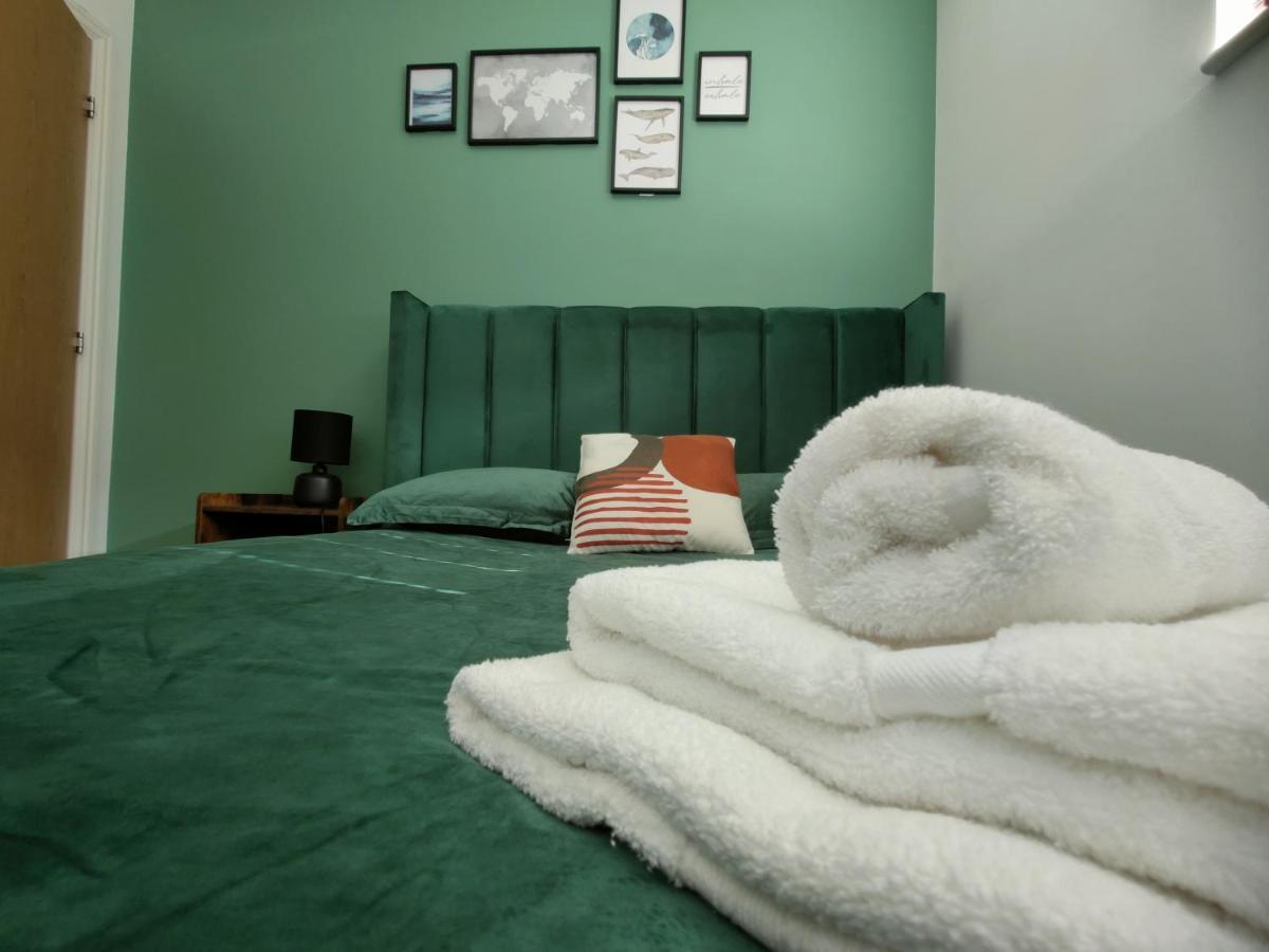 City Centered 2 Bed Serviced Apartment- Sherpa Homes Swindon Exterior foto